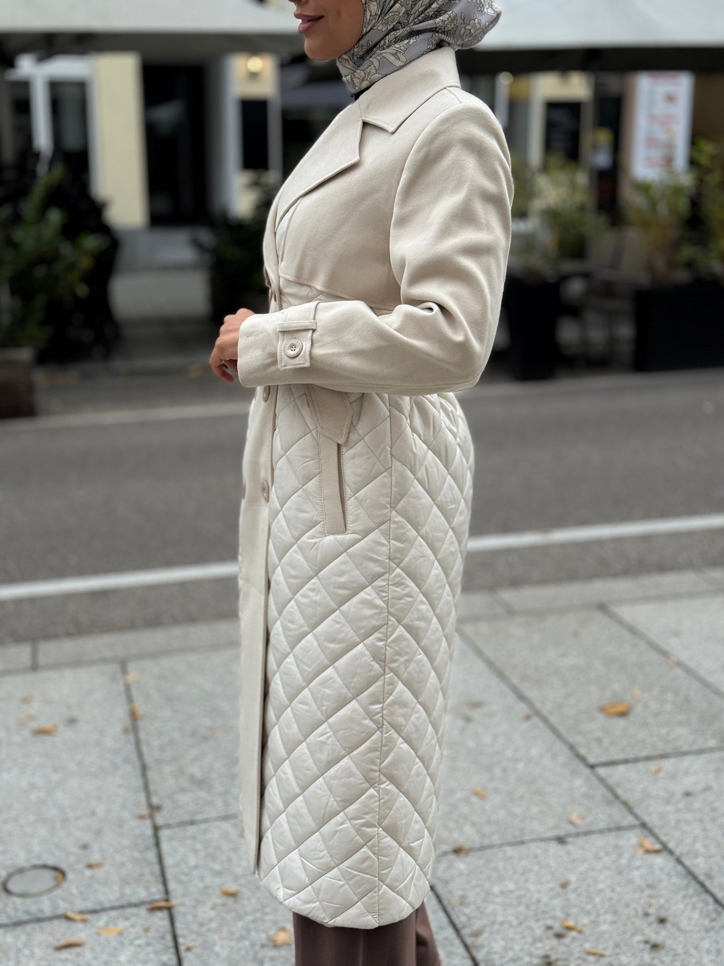 Alvina 90534 Winter Almeda Mantel – Schwarz / Vanille