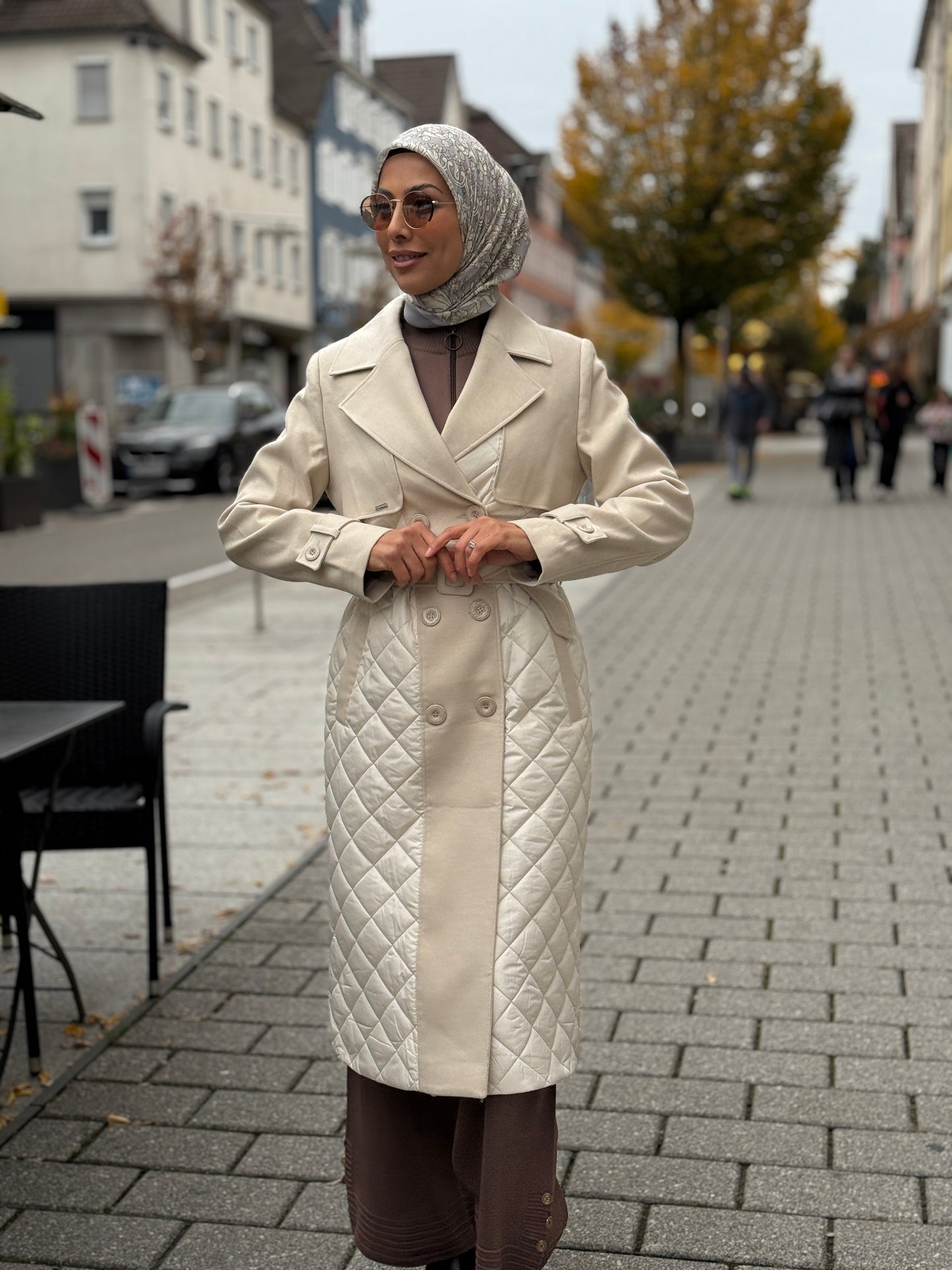 Alvina 90534 Winter Almeda Mantel – Schwarz / Vanille