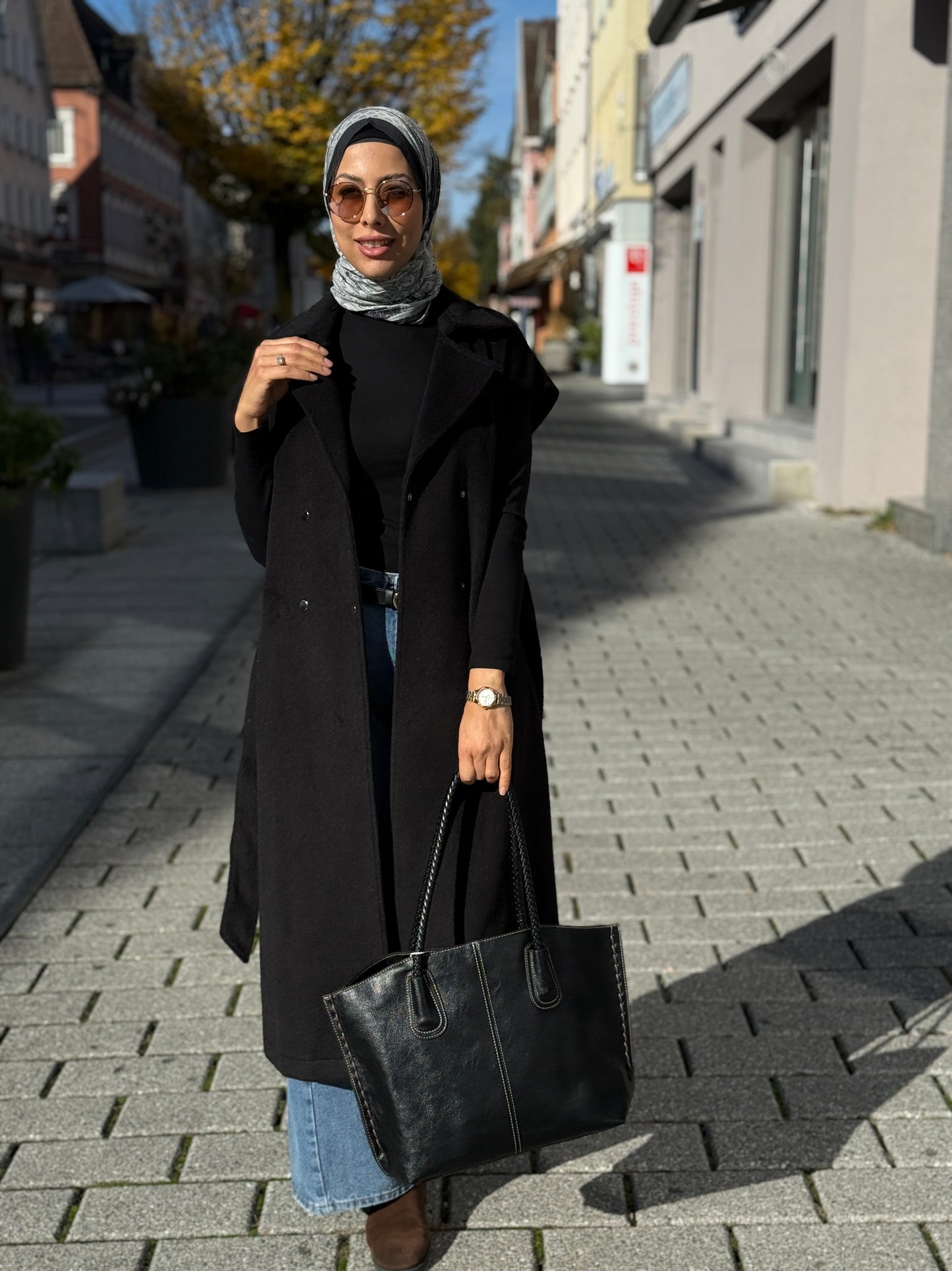 Damen Lange Weste mit Gürtel – Schwarzer Kasha-Stoff | Elegante Weste