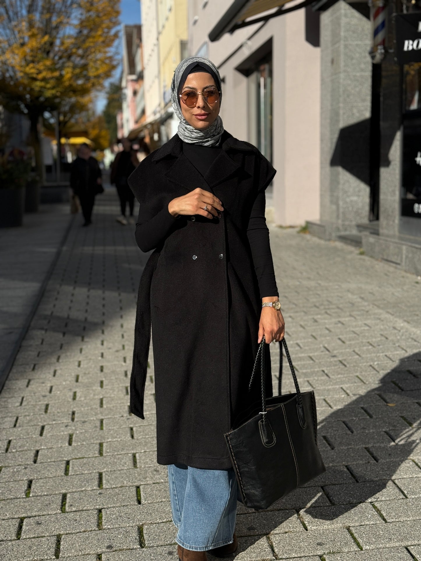 Damen Lange Weste mit Gürtel – Schwarzer Kasha-Stoff | Elegante Weste