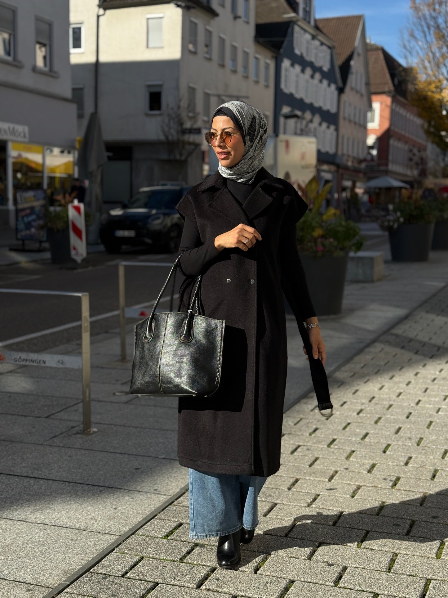 Damen Lange Weste mit Gürtel – Schwarzer Kasha-Stoff | Elegante Weste