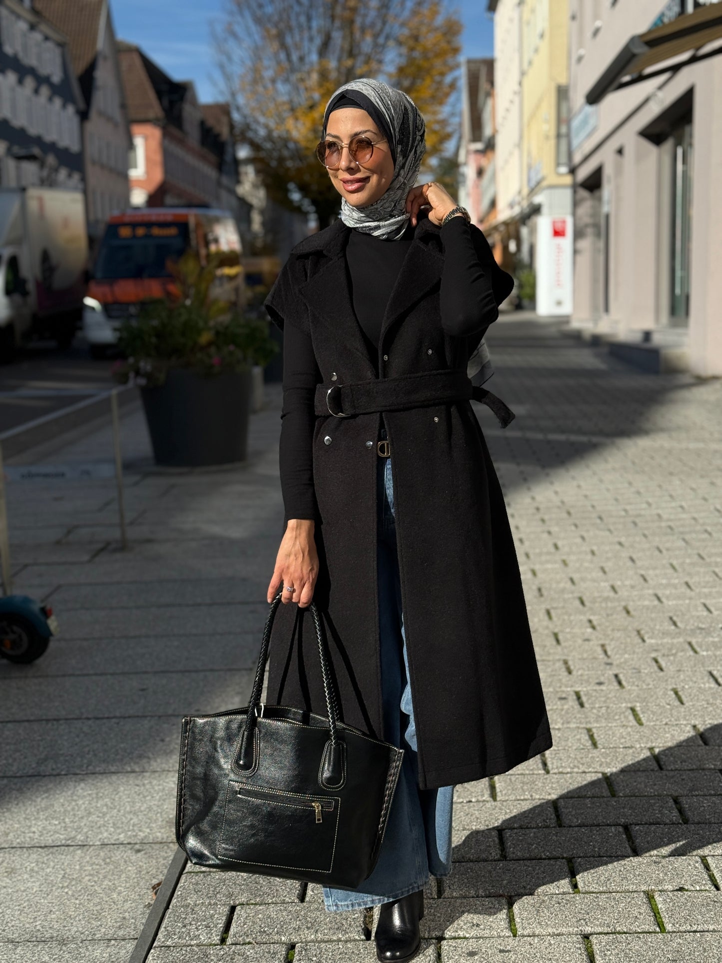 Damen Lange Weste mit Gürtel – Schwarzer Kasha-Stoff | Elegante Weste